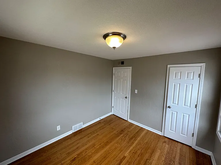 1243 Glenview Ave (4 unit) — Photo 7