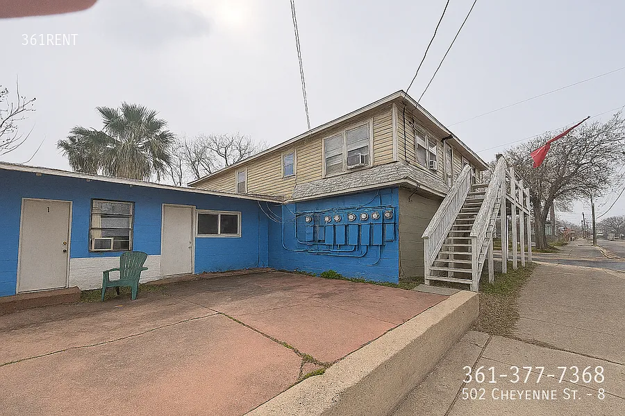 Affordable 3 Bedroom Living Near Downtown — Photo 2