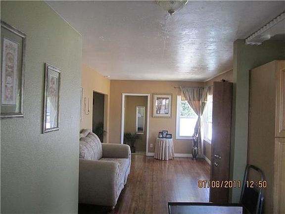 2nd image of 836 Iona Dr