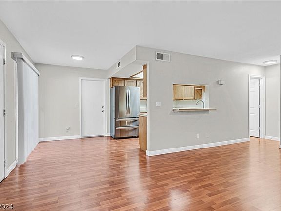 5th image of 728 Nectarine Ct #0
