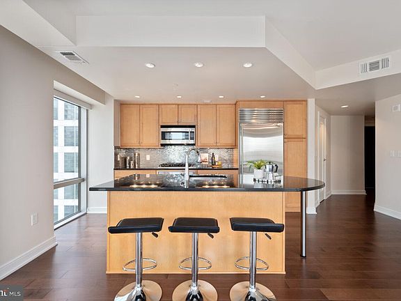 4th image of 1111 19th St N APT 1907