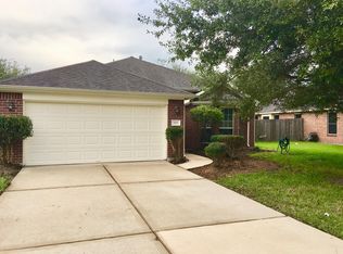 223 River Basin Ln, Dickinson, TX 77539