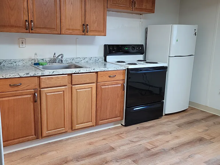 1128 Hess Ave #19 — Photo 3