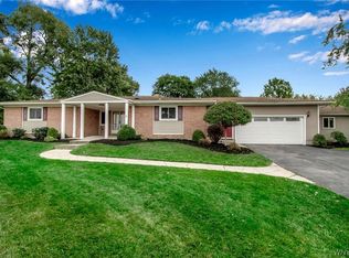 9215 Valley Stream Rd, Clarence, NY 14031