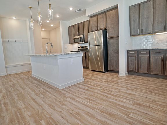 2nd image of 107 Folsom St #3142