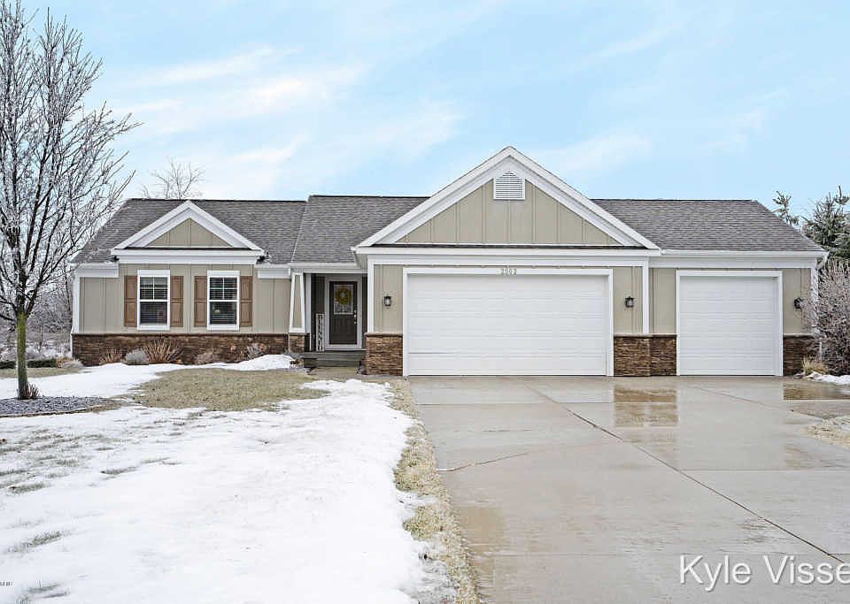 1st image of 2562 Orange Ct SE