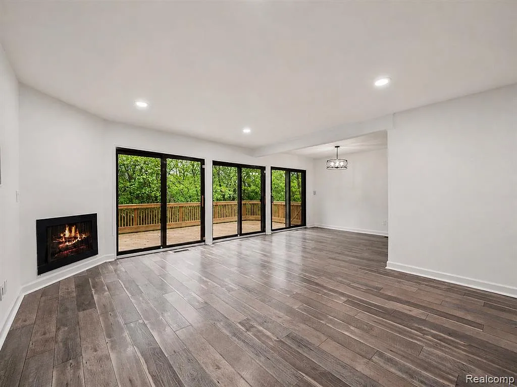 3 bed, 2.0 bath, 2245 sqft, $2,599 — Photo 4