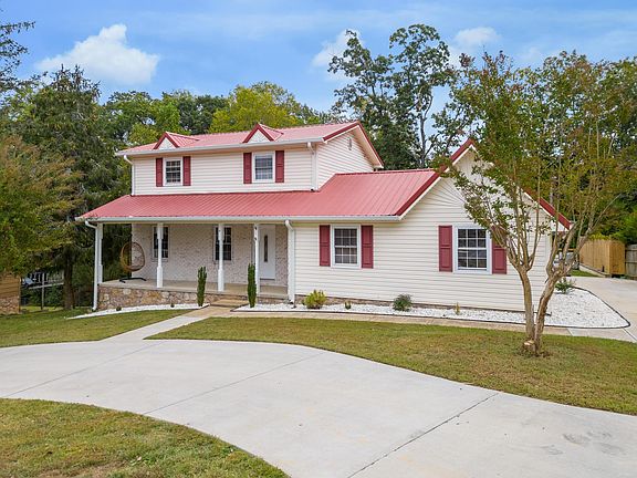 3rd image of 121 Browndale Ln