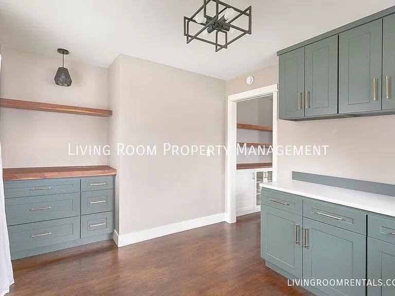 2040 SW Huntington Ave — Photo 7