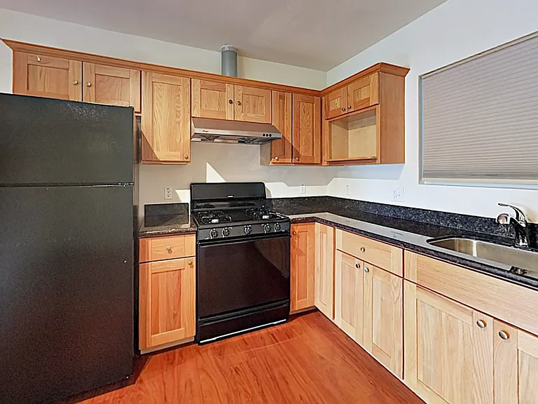 519 Napa St — Photo 4