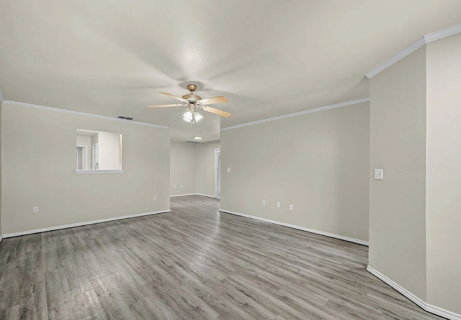 3 bed, 3.0 bath, 1370 sqft, $1,200 — Photo 4