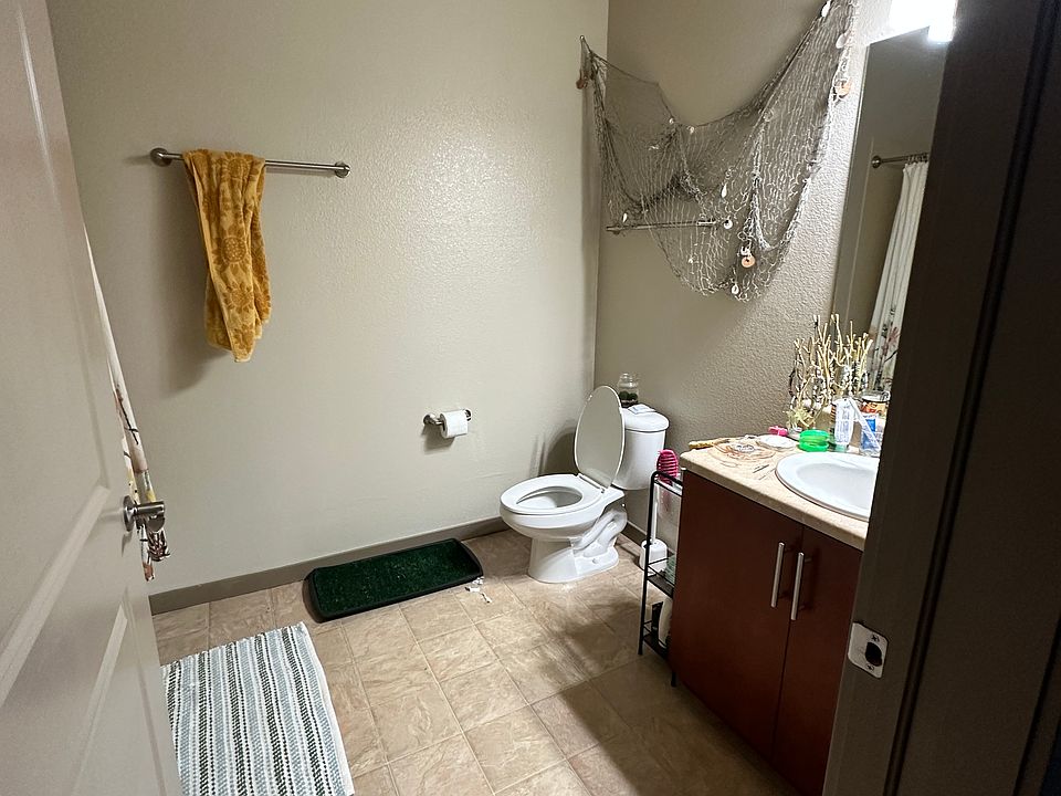 2nd image of 306 W Laurel St #218