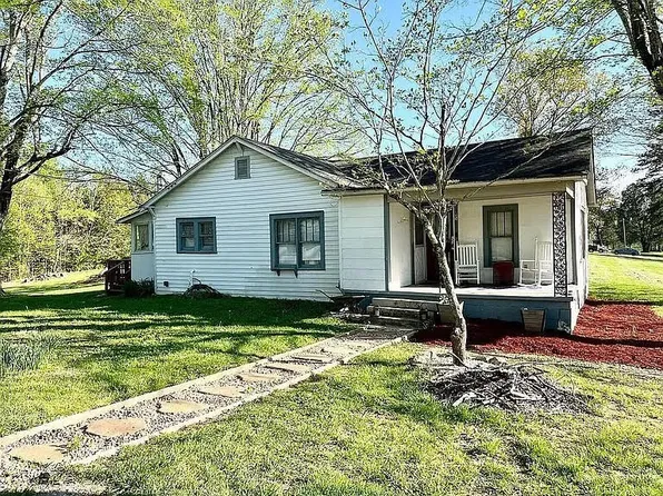 1302 Smith School Rd, Kodak, TN 37871