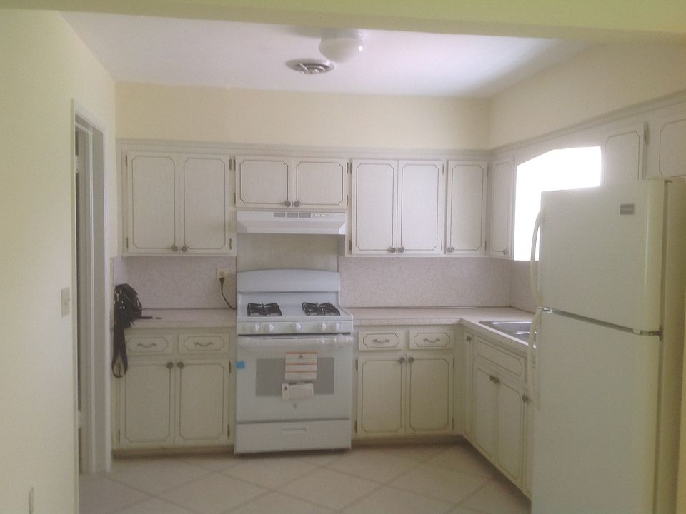 1st image of 117 N 32nd Ave