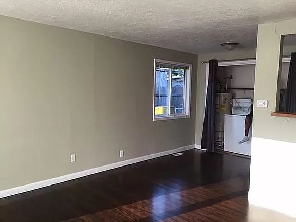 Entrance to living/dining area.