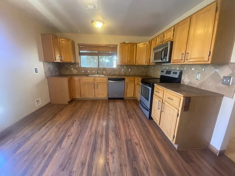 1249 E Laurel Ave — Photo 17