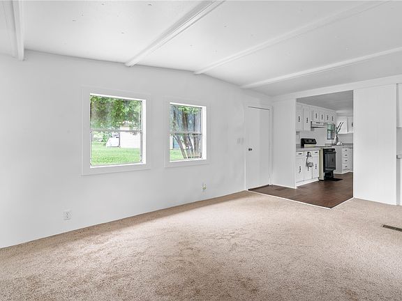 5th image of 310 Lacy St