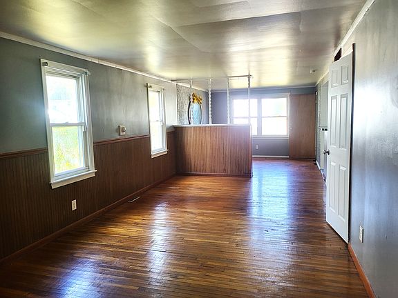 4th image of 77 Oakmont Ave Floor 1