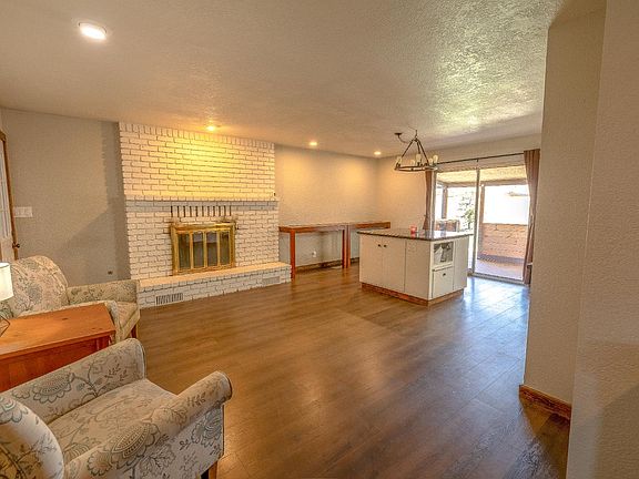 4th image of 2760 Brooks Ct