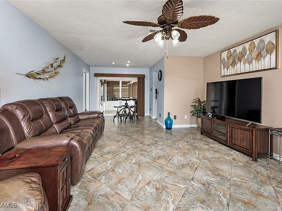 5th image of 9744 Foxglove Cir