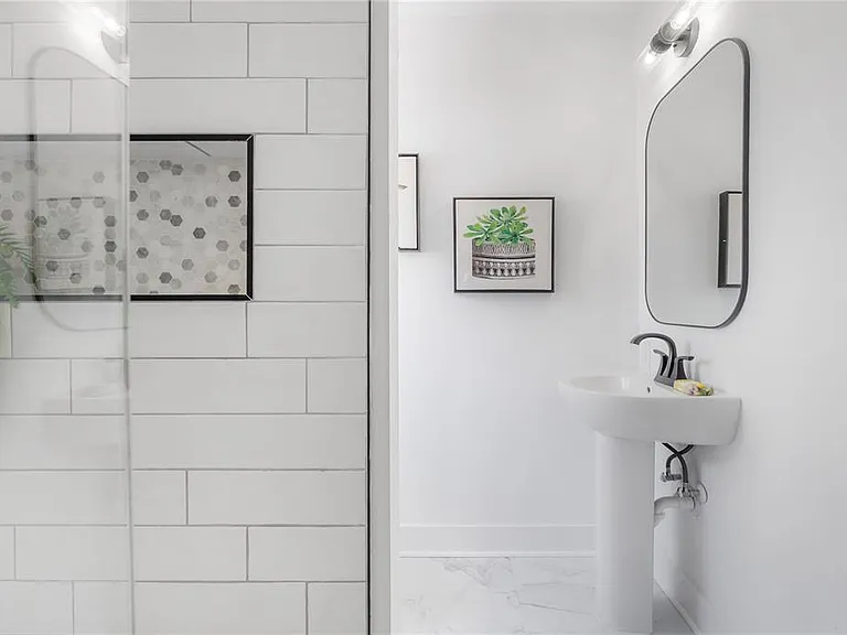 408 E Amelia Ave — Photo 25