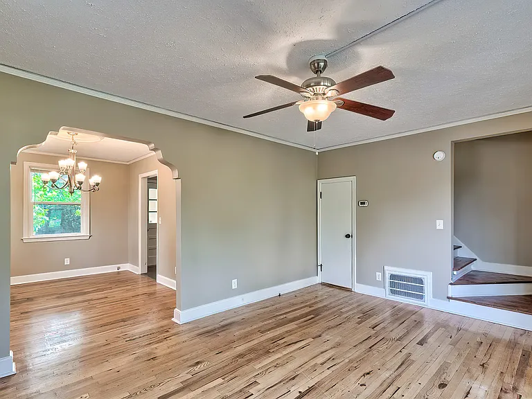 420 Saluda Ave — Photo 5
