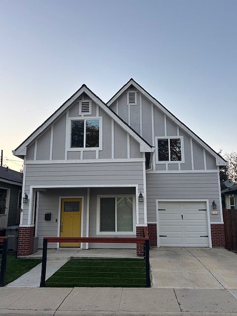 adorable front view with great curb appeal and a low-maintenance front yard