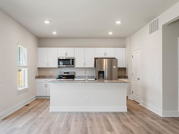 5th image of 104 Munsee Cir