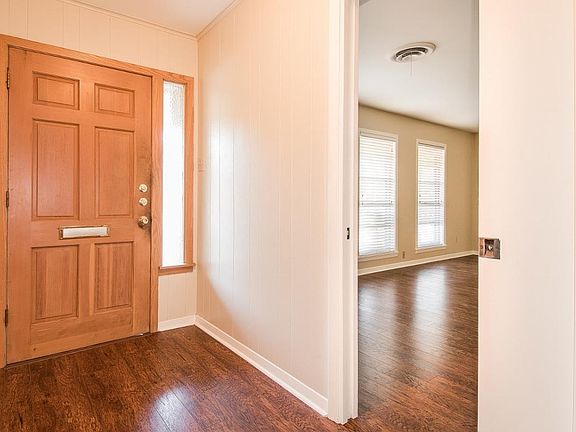 4th image of 1001 Village Dr