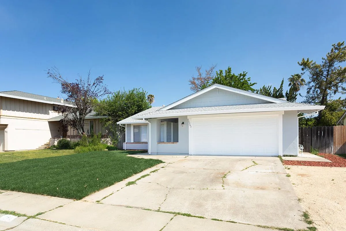 1243 Gavin Dr photo 1