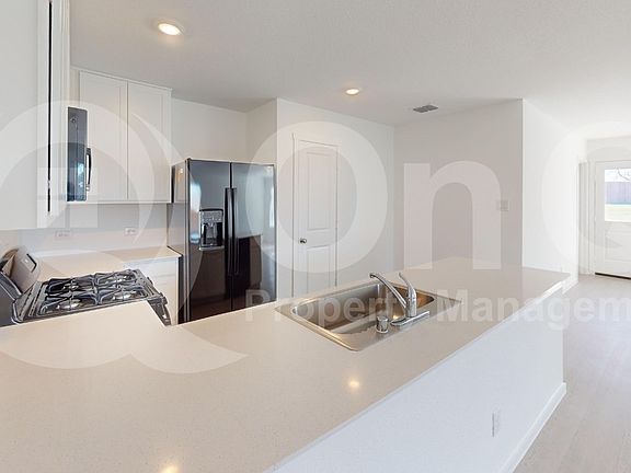 5th image of 1637 Parlier St