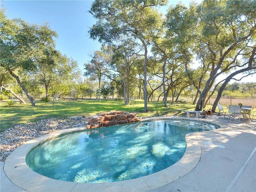 5 bed, 4.5 bath, 3368 sqft, $6,750 — Photo 2