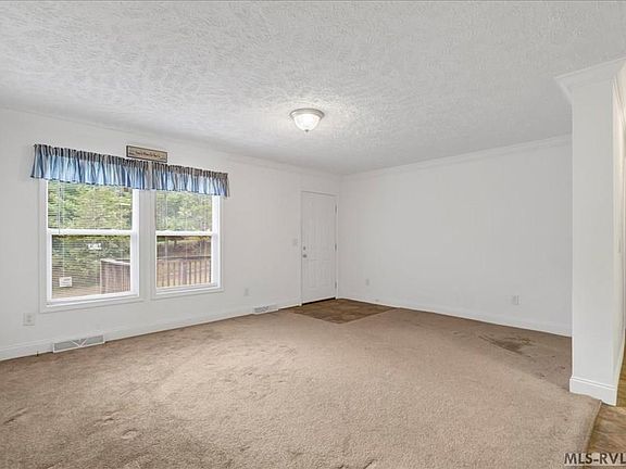 3rd image of 107 Kingswood St