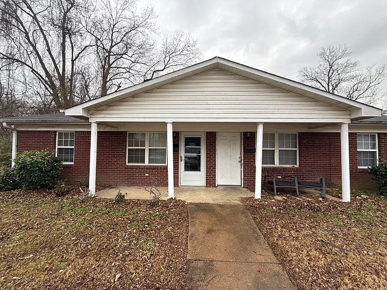 429 N Wilson Ave — Photo 1