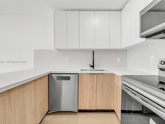 4th image of 1611 NE 50th Ct #2