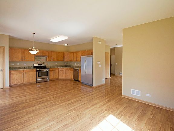 5th image of 430 Jamestown Ct #430