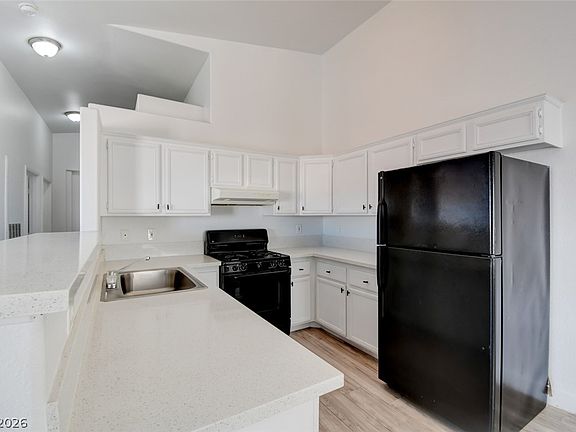 2nd image of 2110 Los Feliz St Unit 2084