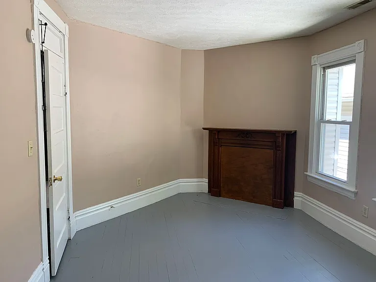1336 Lynn St — Photo 9