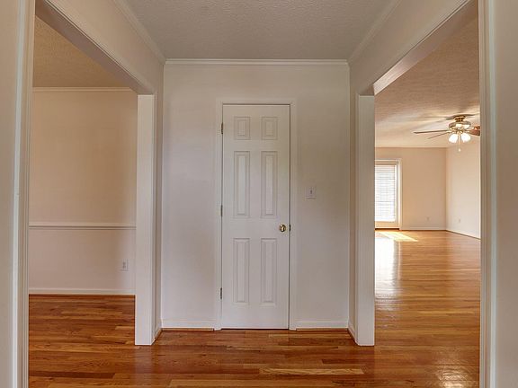 2nd image of 119 Kings Grant Dr