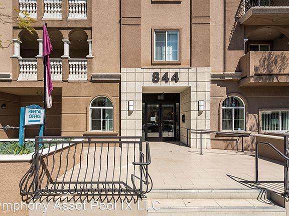 3rd image of 844 Fedora St #10318928