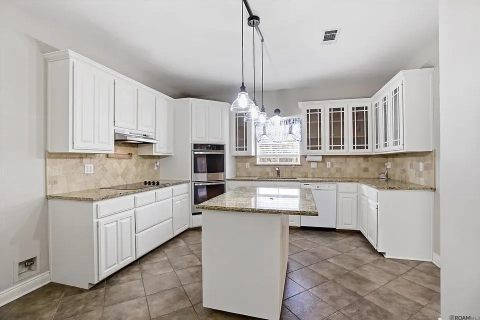 10375 Old Field Rd — Photo 3
