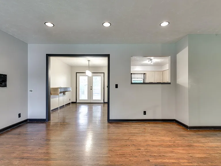 9630 Taylor St — Photo 7
