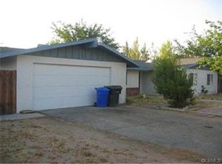 14681 Tonikan Rd, Apple Valley, CA 92307