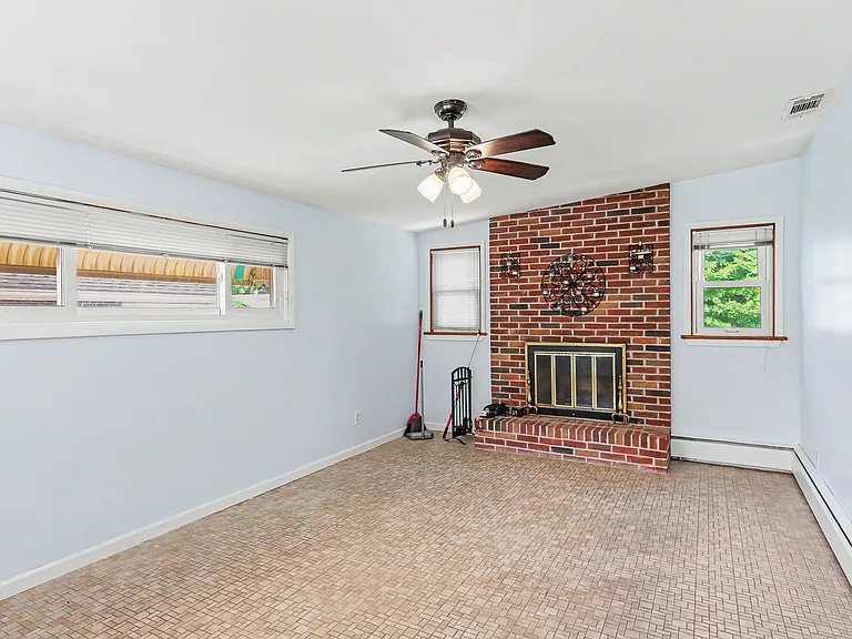 103 Maple Ave — Photo 10
