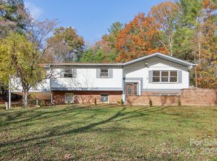 821 Anne Ave W, Hendersonville, NC 28739