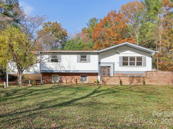 821 Anne Ave W, Hendersonville, NC 28739