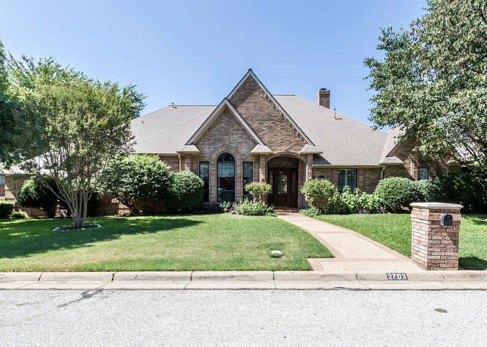 1st image of 2703 Connecticut Ln