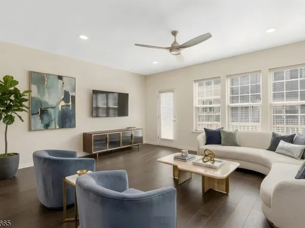 17 Gala Ct, Livingston Twp., NJ 07039