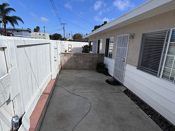 3rd image of 1425 Buena St #A
