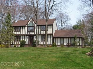 4 Goose Cove Ln, Ramsey, NJ 07446